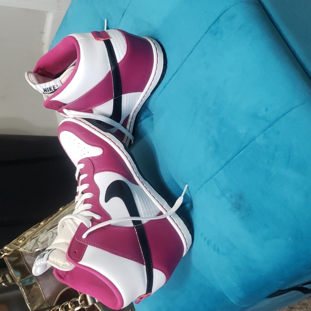 Nike Hyperdunks - image 4